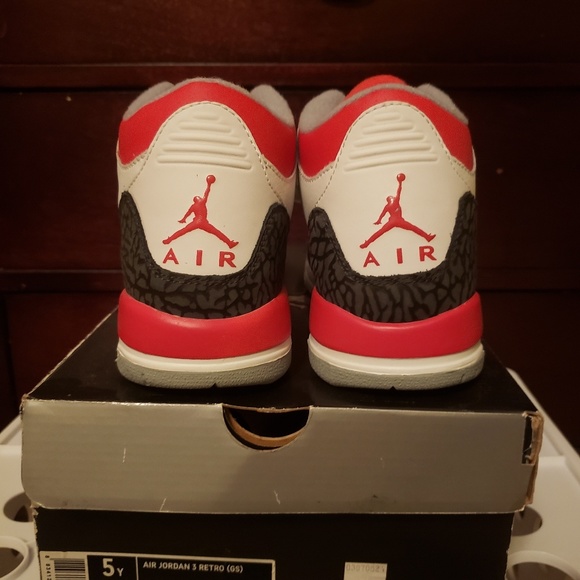 Brand new Jordan Retro 3 size 5 (never worn - Picture 4 of 5